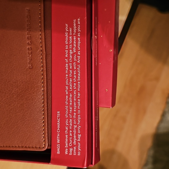 Spikes & Sparrow Wallet NIB - Picture 7 of 7